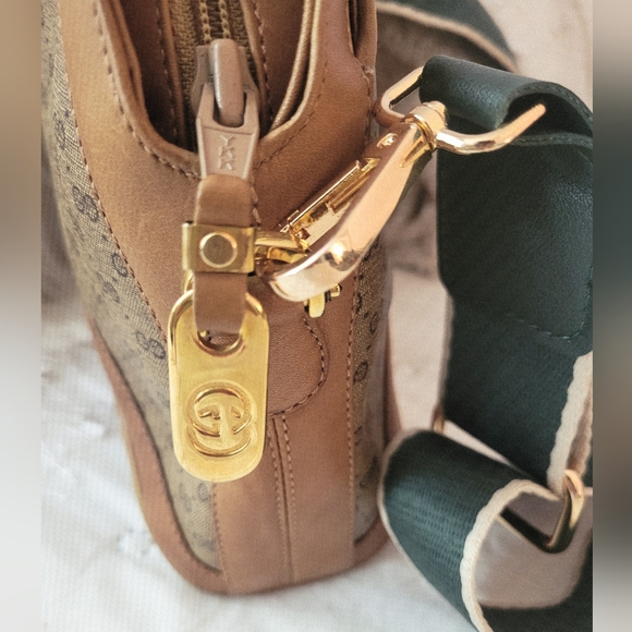 Gucci Micro GG Crossbody - Picture 3 of 16